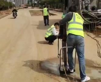 公路钻孔施工视频